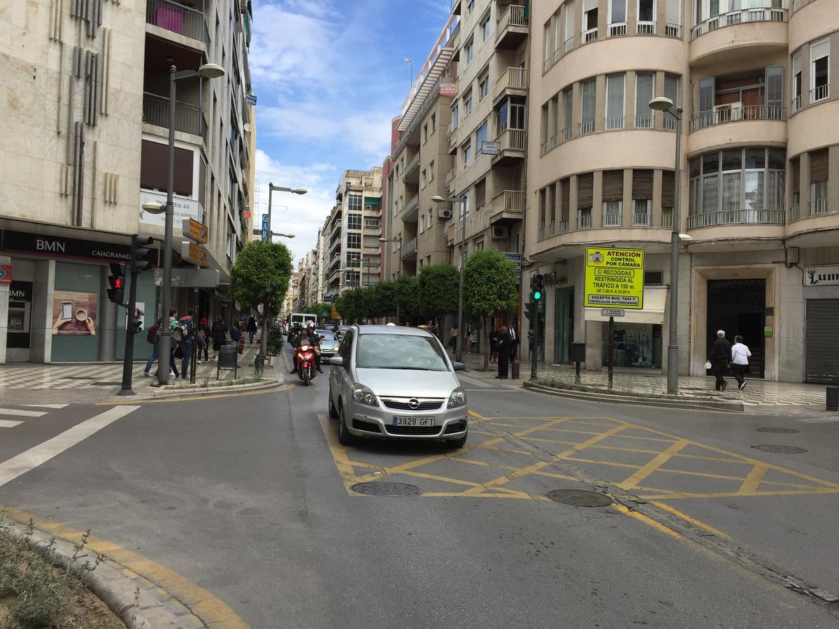 Piso En Calle Recogidas Granada Bagian luar foto
